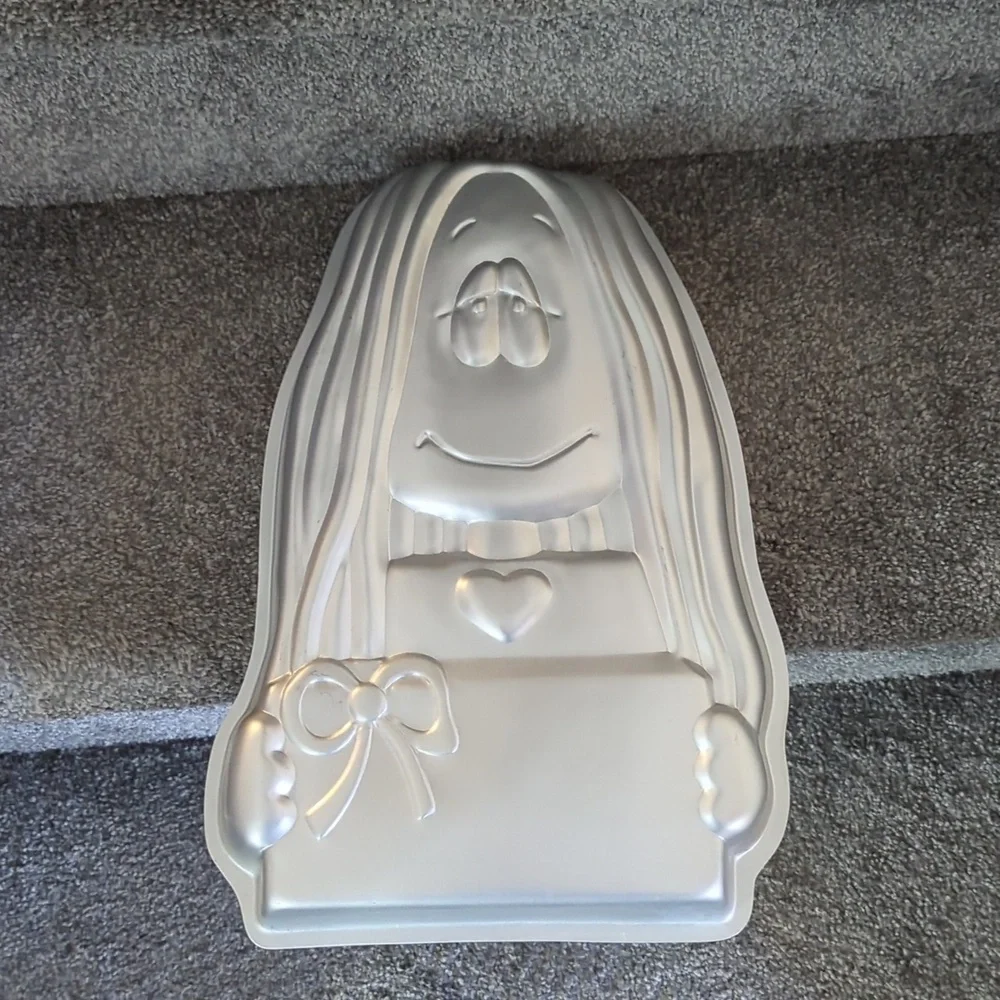 Wilton Cathy cake pan